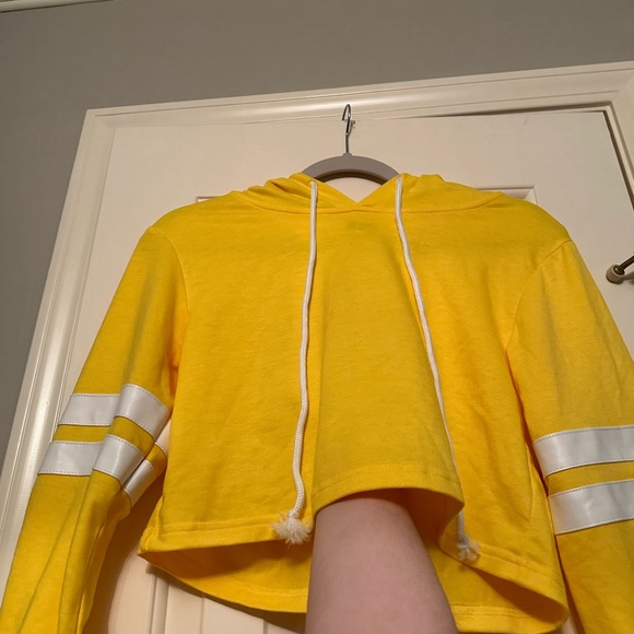 ☀️sunshine yellow double stripe crop top for spring 🌷NWT - Picture 3 of 5